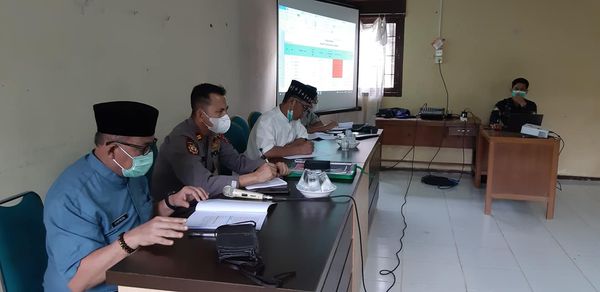 Rapat membahas permasalahan pembebasan tanah  jln tol 